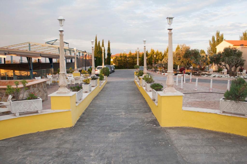 Aparthotel Las Olivas- Borox Seseña Nuevo Exterior foto